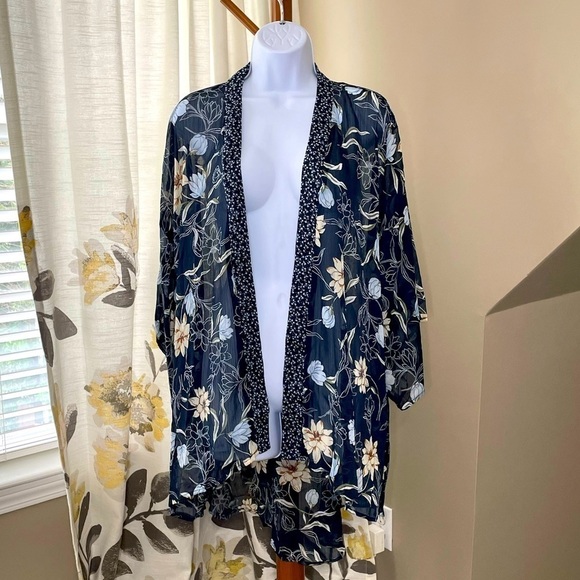 Chance & Destiny Other - Nwt Chance & Destiny Navy Floral Kimono Size S/M